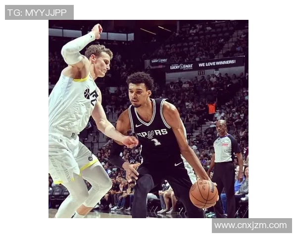 快船与马刺常规赛激战回顾球员表现与战术分析全景解读